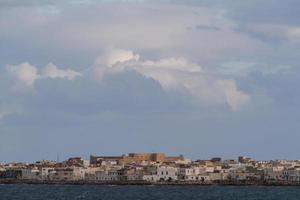 scena a mediterraneo spiaggia ricorrere nel tunisia. foto