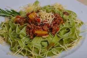 spaghetti bolognese su il piatto foto