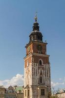 torre del municipio sulla piazza principale di cracovia foto