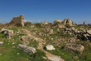 rovine a lato foto