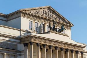 varsavia, polonia - teatro dell'opera nazionale e edificio del teatro nazionale foto