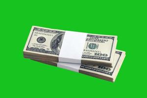fascio di noi dollaro fatture isolato su croma manipolatore verde. imballare di americano i soldi con alto risoluzione su Perfetto verde maschera foto
