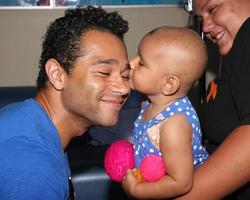 los angeles, sep 16 - corbin bleu a il stelle 4 sorrisi, celebrità visitare bambini a ospedale a porto-ucla medico centro su settembre 16, 2014 nel torre, circa foto