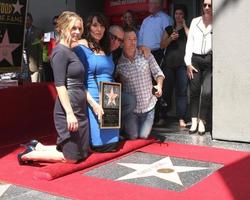 los angeles il 9 settembre - christina applegate, katey sagal, ed o neill, david faustino alla cerimonia della star della passeggiata di fama di hollywood di katey sagal all'hollywood blvd. il 9 settembre 2014 a los angeles, ca foto