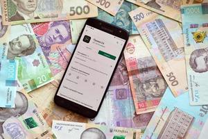 ternopil, Ucraina - aprile 24, 2022 banca privata bancario App su smartphone schermo. banca privata è importante commerciale banca nel Ucraina foto