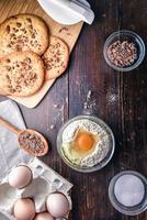 biscotti al cioccolato con ingredienti foto