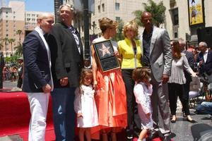 los angeles, giu 20 - pitbull, gergoria nava, emme antonio, jennifer lopez, max antonio, jane fonda, acuto avorio wayans a il hollywood camminare di fama stella cerimonia per jennifer lopez a il w hollywood Hotel su giugno 20, 2013 nel los angeles, circa foto