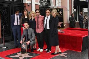 los angeles, mar 11 - jim parroci, kunal nayyar, mayim bialik, melissa rauch, simon Helberg, Johnny galecki, kaley cuoco-dolce a il jim parroci hollywood camminare di fama cerimonia a il hollywood viale su marzo 11, 2015 nel los angeles, circa foto