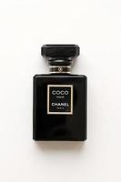 ternopil, Ucraina - settembre 2, 2022 chanel cocco noir In tutto il mondo famoso francese profumo bottiglia su bianca sfondo foto