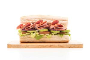 panino sottomarino prosciutto e insalata foto