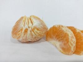 foto di fresco arance su bianca sfondo isolato su bianca
