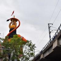 grande statua di signore hanuman vicino il delhi la metropolitana ponte situato vicino carlo bagh, delhi, India, signore hanuman grande statua toccante cielo foto