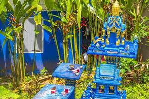 santo fantasma Casa santuario piccolo tempio giardino cortile villaggio Tailandia. foto