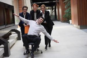 attività commerciale persone gruppo avere divertimento foto