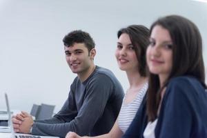 studenti gruppo studia foto