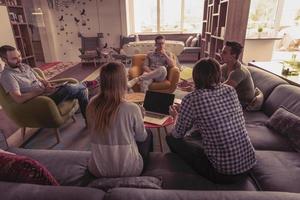 squadra incontro e di brainstorming foto