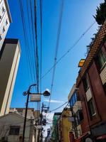 osaka, Giappone su aprile 10, 2019. il strada situazione di un' Residenziale la zona nel osaka quale ha un' molto calma atmosfera nonostante essere densamente confezionato con edifici. foto