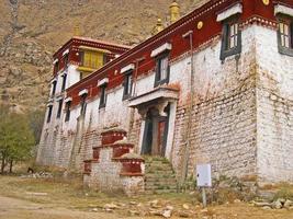 lhasa, tibet, monastero di sera