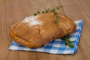 Ciabatta su di legno sfondo foto