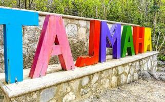 playa del Carmen quintana roo Messico 2022 lettering font simbolo statua grotta dolina cenote tajma ah Messico. foto