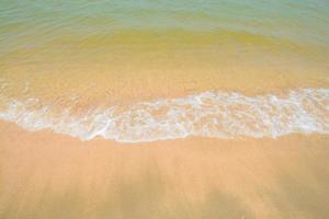 mare estate sfondo. paesaggio con nuvole, oceano della natura la tranquillità foto