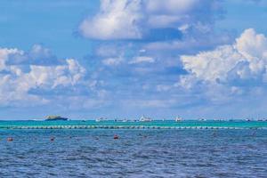 Barche yachts nave molo spiaggia nel playa del Carmen Messico. foto