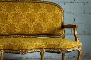 divano vintage dorato foto