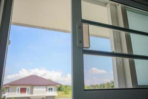 Aperto zanzara netto filo schermo su Casa finestra protezione contro insetto foto