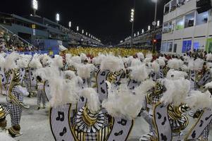 rio de janeiro, rj brasile - febbraio 09, 2018 - samba scuola parata nel sambodromo. Unidos fare porto da pedra durante Festival a marche de sapucai strada. foto