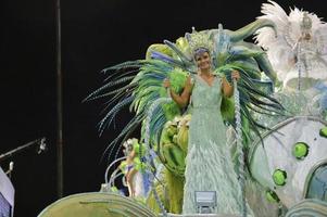 rio de janeiro, rj brasile - febbraio 09, 2018 - samba scuola parata nel sambodromo. imperio da tijuca durante Festival a marche de sapucai strada. percussione. foto