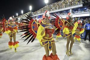 rio de janeiro, rj brasile - febbraio 09, 2018 - samba scuola parata nel sambodromo. rensacer de jacarepagua durante Festival a marche de sapucai strada. foto