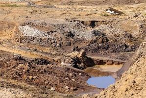 dettagliato vicino su Visualizza su un' Marrone sabbia terra struttura foto