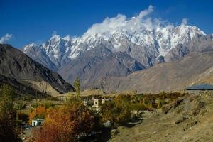 catena montuosa innevata del karakorum in pakistan