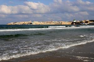 sabbioso spiaggia su il mediterraneo mare nel settentrionale Israele. foto