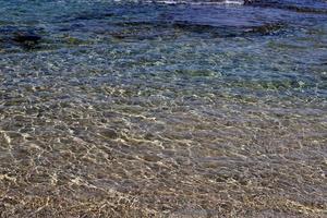 sabbioso spiaggia su il mediterraneo mare nel settentrionale Israele. foto