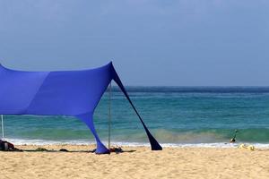 sabbioso spiaggia su il mediterraneo mare nel settentrionale Israele. foto