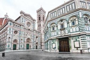 battistero e Firenze Cattedrale n mattina foto