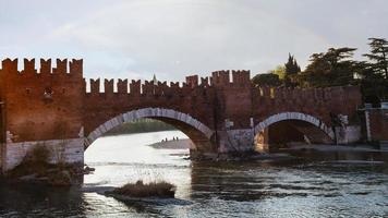 castelvecchio scaligero ponte nel primavera sera foto