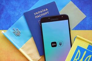 ternopil, Ucraina - aprile 24, 2022 diia App su smartphone schermo. diya è un' mobile applicazione con ragnatela portale e un' marca di e-governo nel Ucraina foto