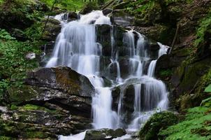 cascata shipot spedire - uno di il maggior parte bellissimo e il maggior parte a tutto flusso cascate di transcarpazia foto