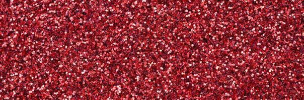 un' enorme quantità di rosso decorativo paillettes. sfondo struttura con brillante, piccolo elementi quello riflettere leggero nel un' casuale ordine. luccichio struttura foto