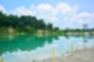 sfocatura di lago talaga biru sfondo nel estate, turchese natura concetto foto