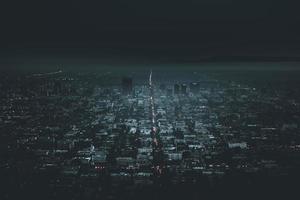 vista della città di notte foto