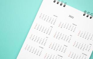 2022 calendario pagina su blu sfondo attività commerciale pianificazione appuntamento incontro concetto foto