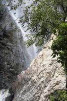 huentitan burrone nel guadalajara, pieno di vegetazione acqua cadente, parecchi cascate nel Messico foto