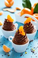 cupcakes al cioccolato con arancia e cioccolato.