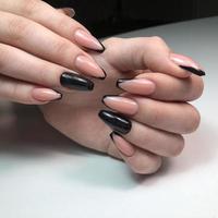 francese manicure su il chiodo. francese manicure design. manicure gel chiodo polacco foto