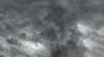 drammatico grigio tempesta nuvole sfondo verso l'alto Visualizza a partire dal terra foto