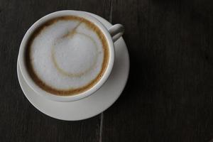 tazza di caldo caffè nel il mattina foto