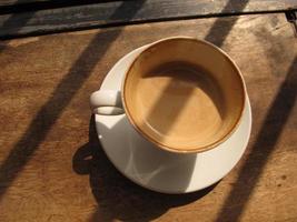 tazza di caldo caffè nel il mattina foto